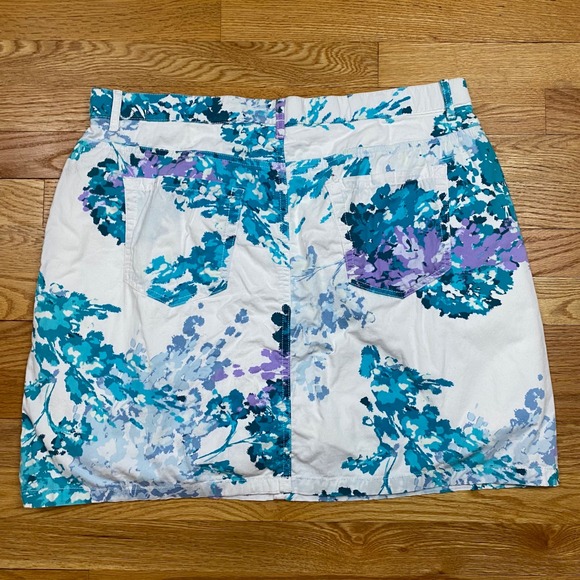 Croft & Barrow Floral Skort Women 14 White Blue Watercolor Coastal Summer Preppy - Picture 6 of 6